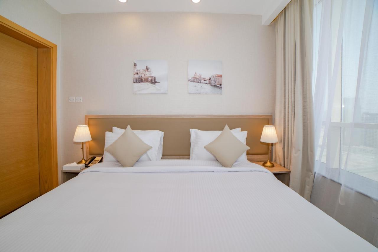 Platinum Coast Hotel Apartments Al Fujayrah Exterior foto A bedroom at the hotel
