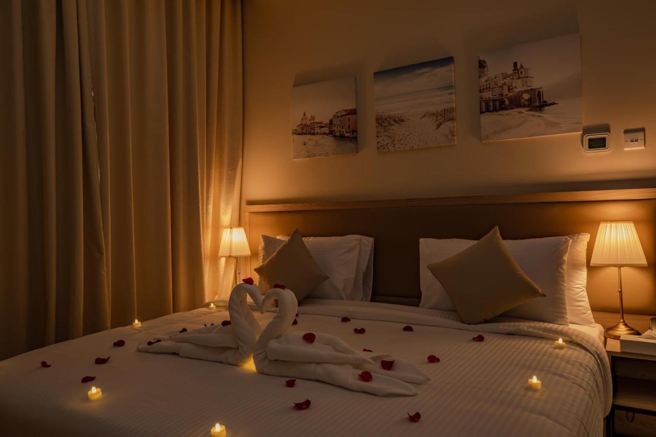 Platinum Coast Hotel Apartments Al Fujayrah Exterior foto A bedroom at the hotel