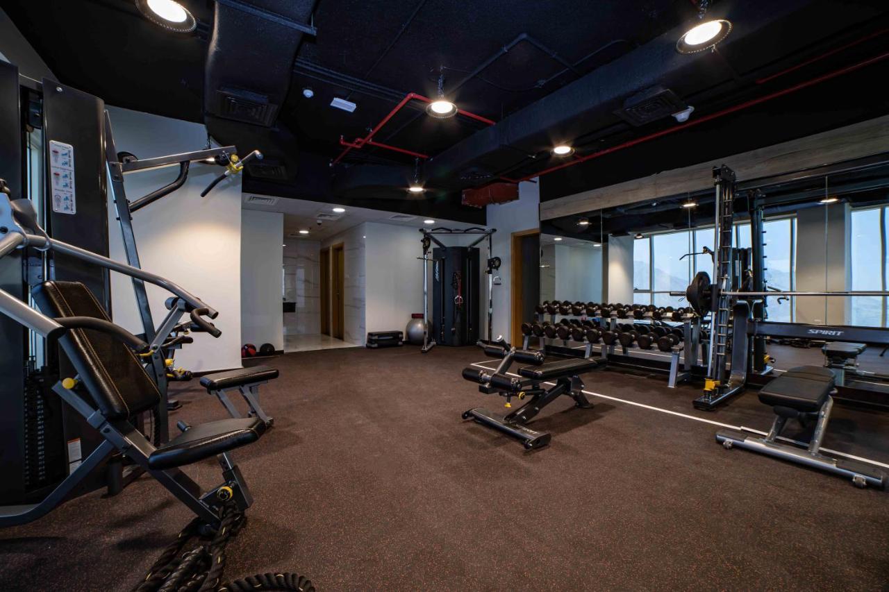 Platinum Coast Hotel Apartments Al Fujayrah Exterior foto The gym at the 100000 sq ft (9,300 sq m) headquarters of the company in Hyderabad, India
