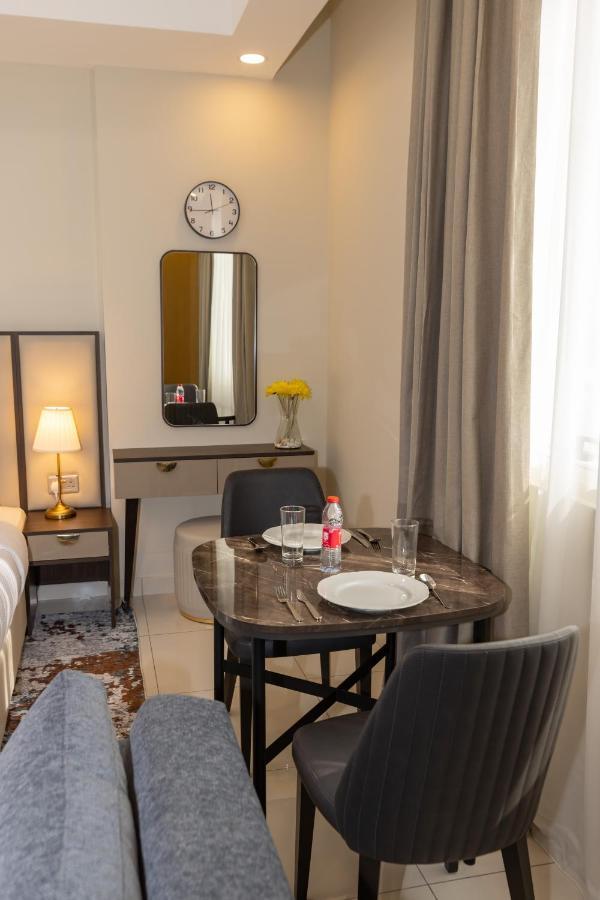 Platinum Coast Hotel Apartments Al Fujayrah Exterior foto A room at the hotel